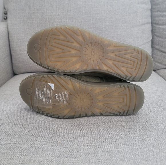 NWOB UGG Classic Tech Mini In Burnt Olive - Picture 4 of 6